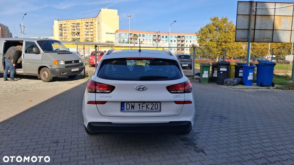Hyundai i30 1.6 D Classic + - 4