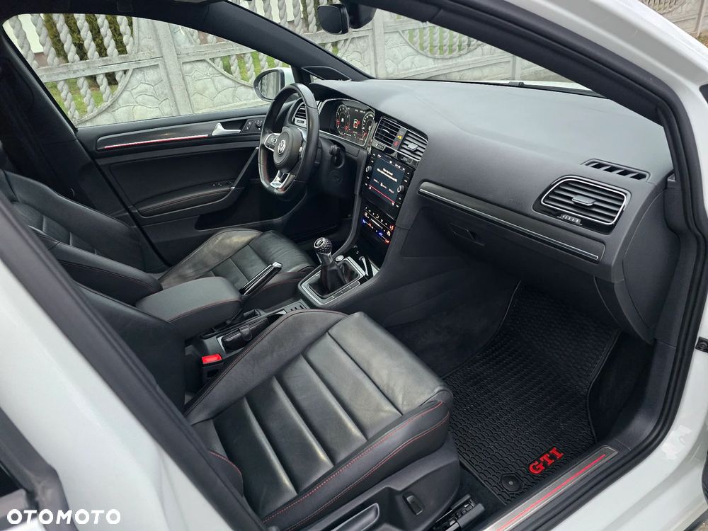 Volkswagen Golf GTI (BlueMotion Technology) Performance - 13