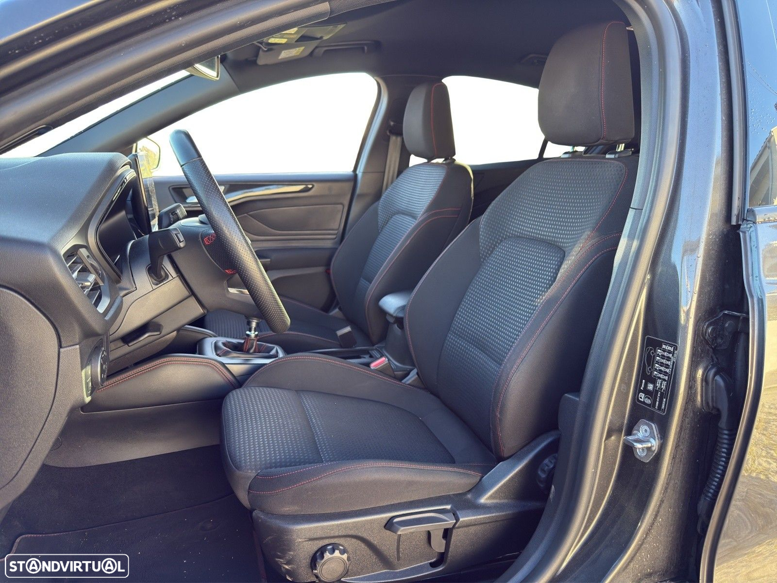 Ford Focus 1.0 EcoBoost Hybrid ST-LINE - 11