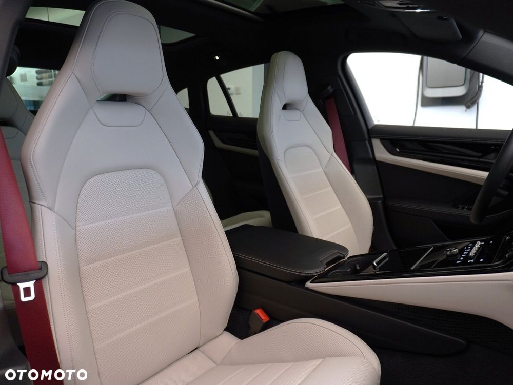 Porsche Panamera 4S E-Hybrid PHEV - 34