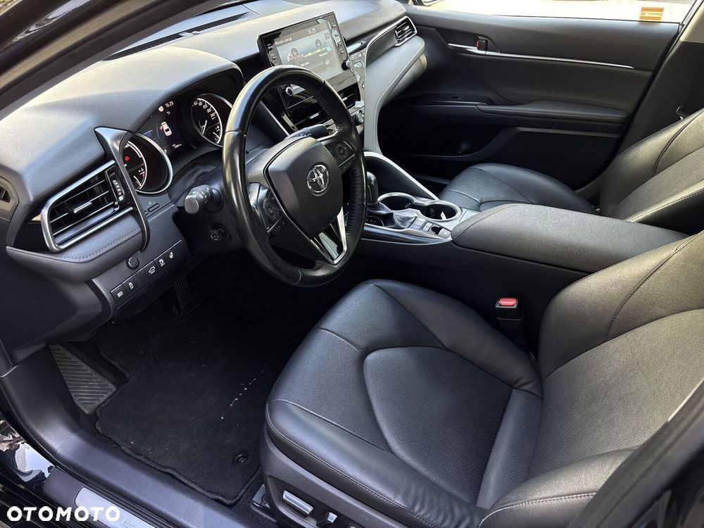 Toyota Camry 2.5 Hybrid Executive CVT - 11