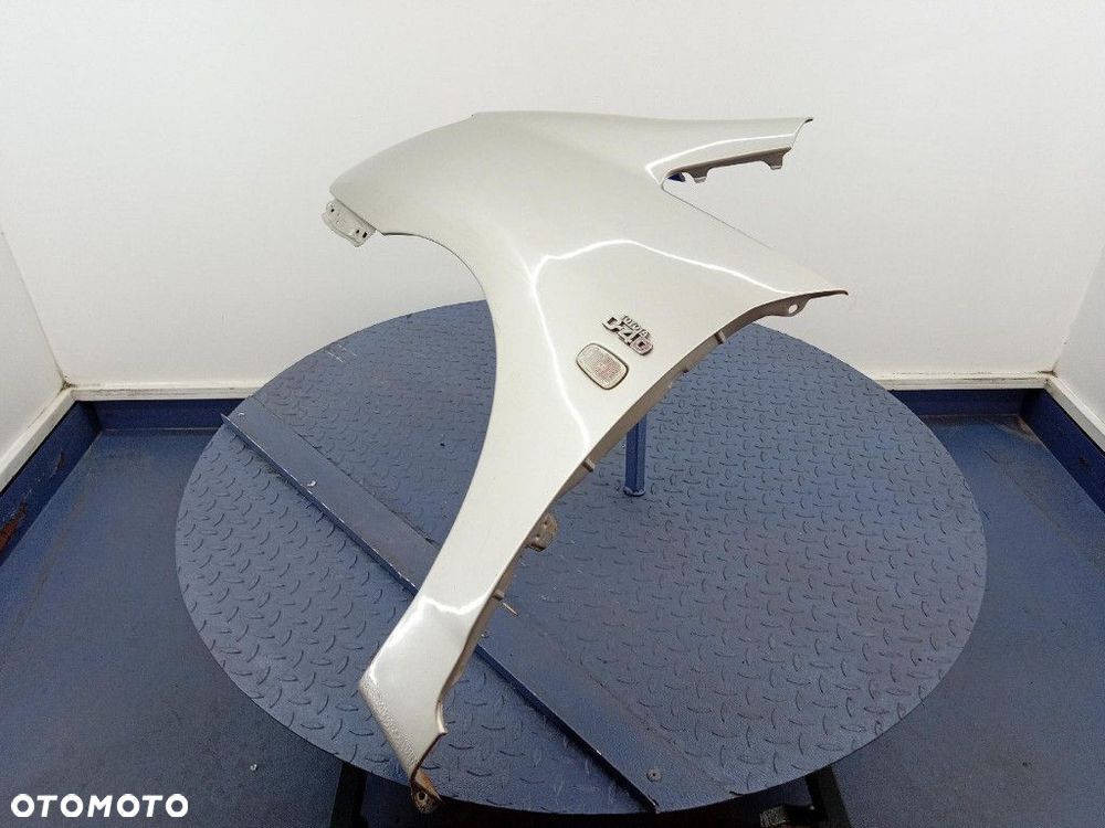 TOYOTA COROLLA VERSO I 01- BŁOTNIK PRZÓD LEWY 1D9 - 4