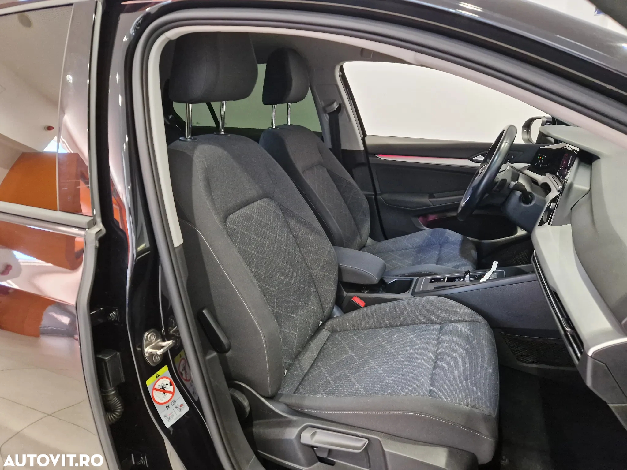 Volkswagen Golf 1.0 eTSI DSG MHEV Life - 13