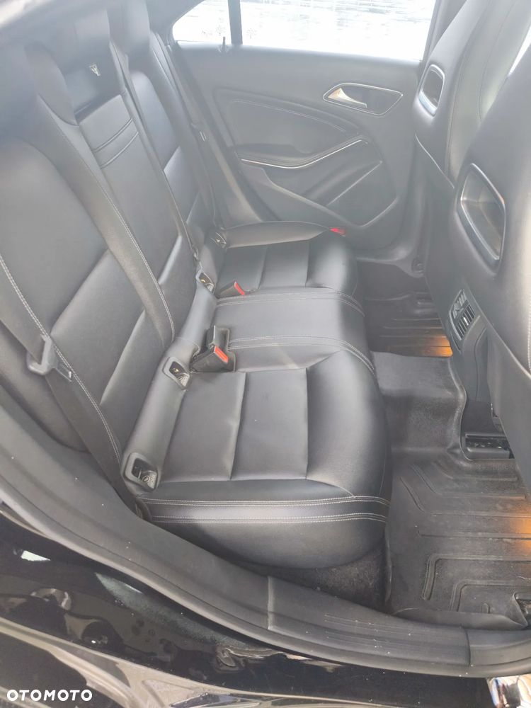 Mercedes-Benz CLA 250 4Matic 7G-DCT Sport - 9