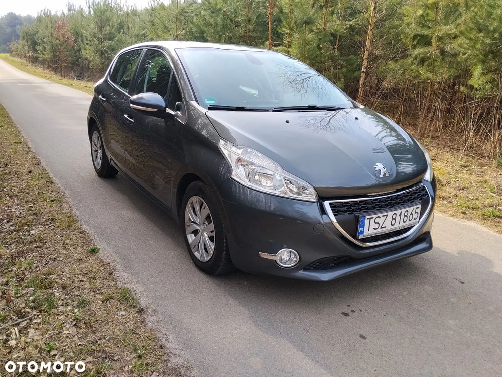 Peugeot 208 - 8