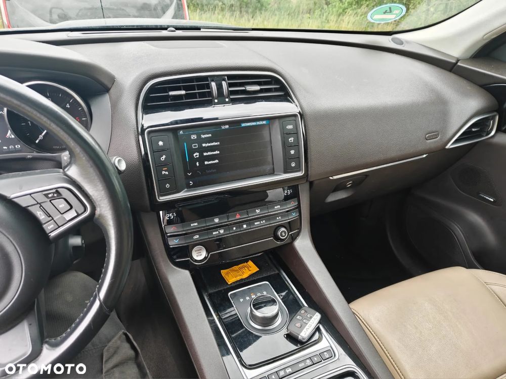 Jaguar F-Pace 2.0 i4D AWD Prestige - 8
