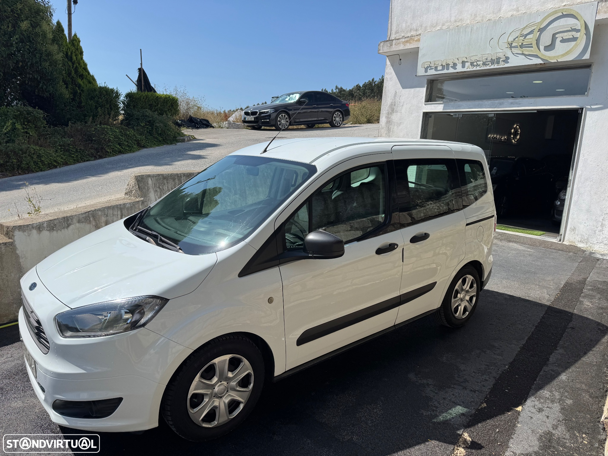 Ford Tourneo Courier 1.5 TDCi Ambiente - 4