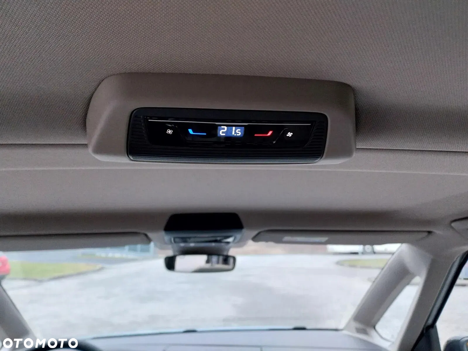 Volkswagen Multivan - 28