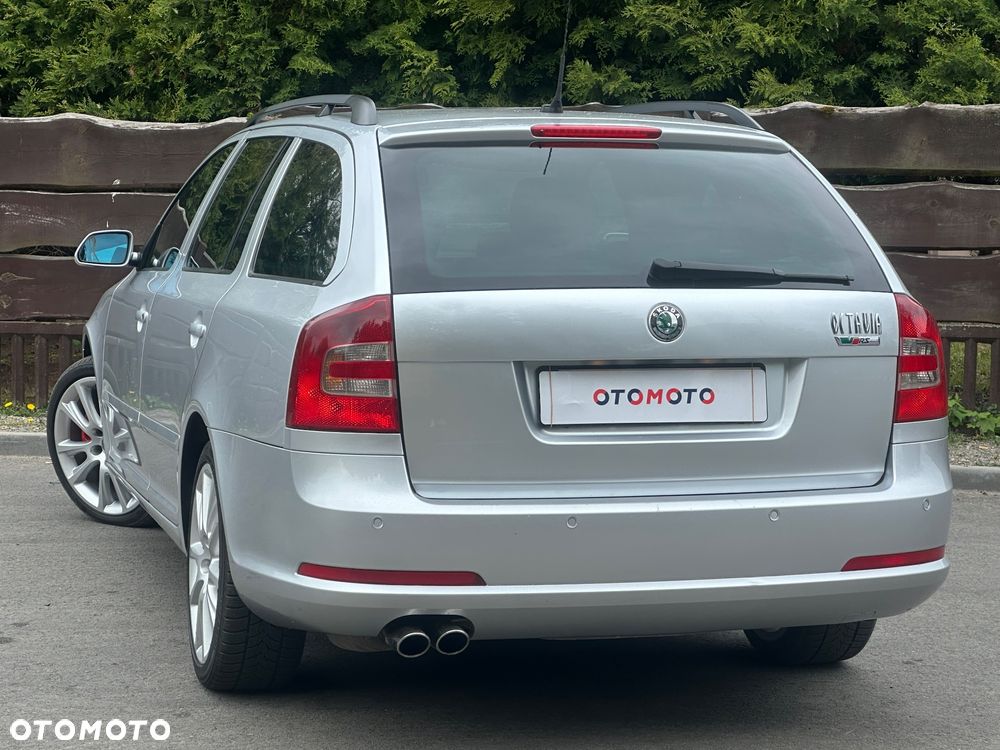 Skoda Octavia 2.0 TDI CR DPF RS - 9