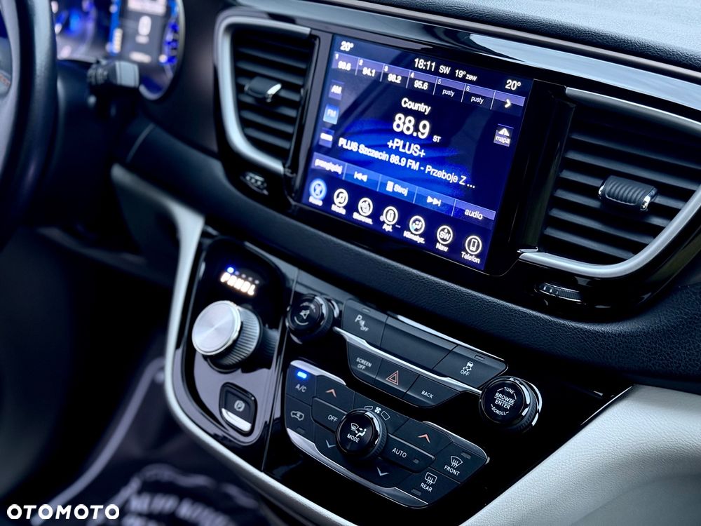 Chrysler Pacifica - 38