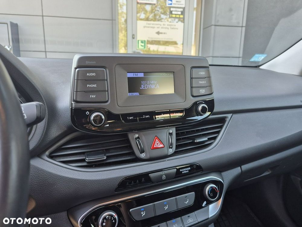 Hyundai i30 1.6 D Classic + - 24