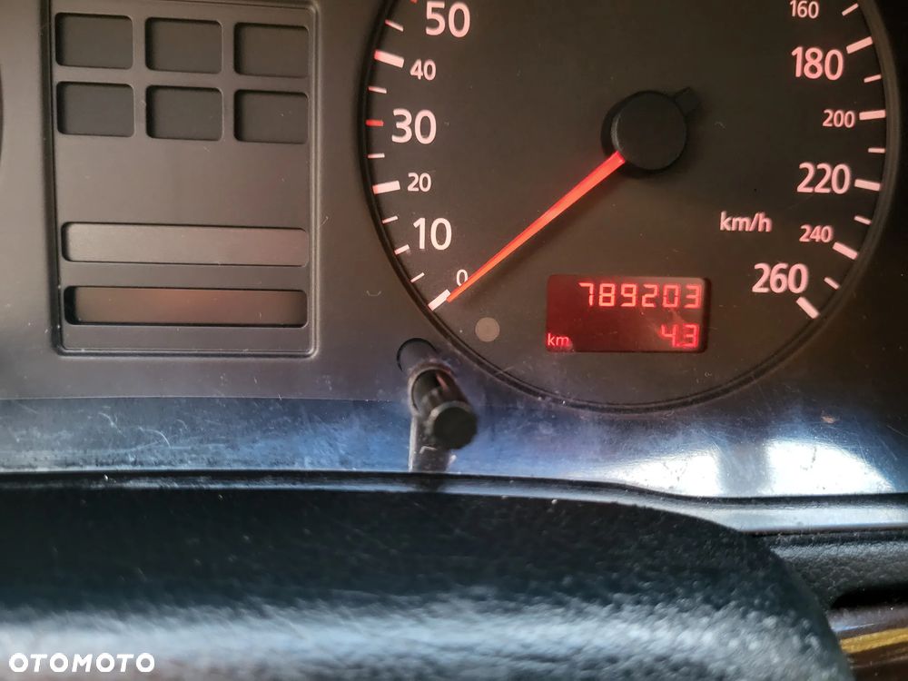 Audi A4 Avant 1998 photo 4