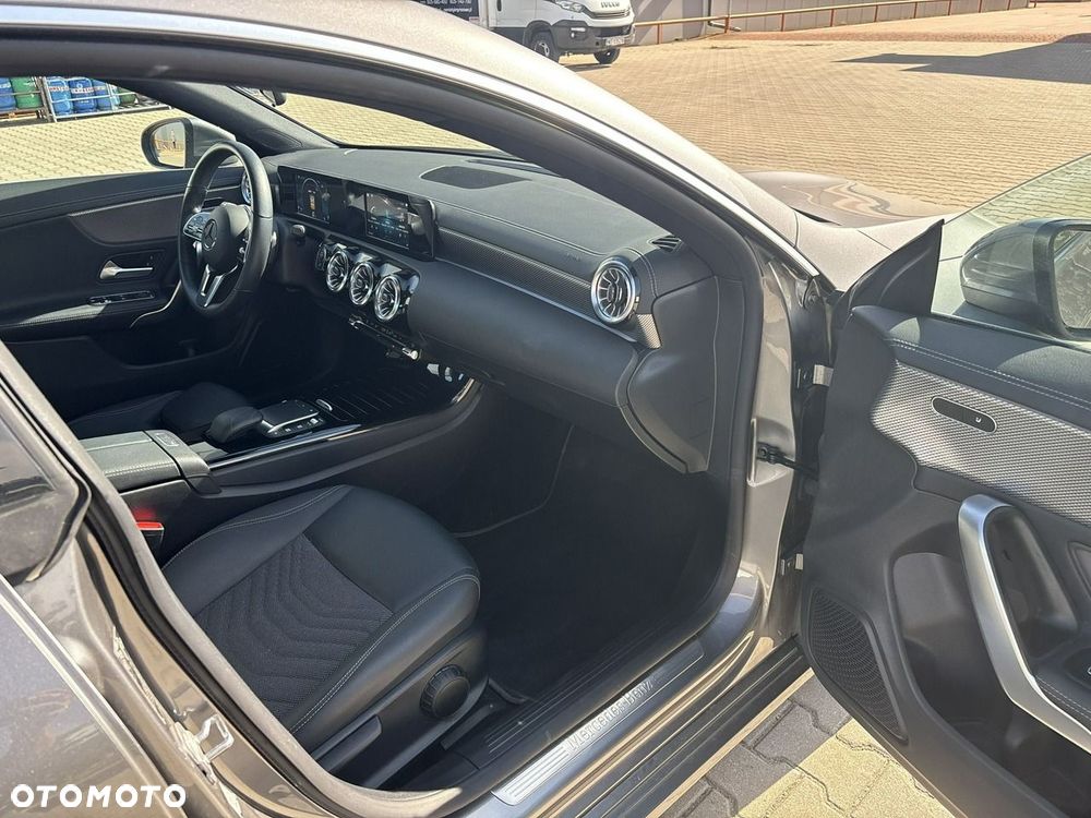 Mercedes-Benz CLA 180 7G-DCT Progressive - 16