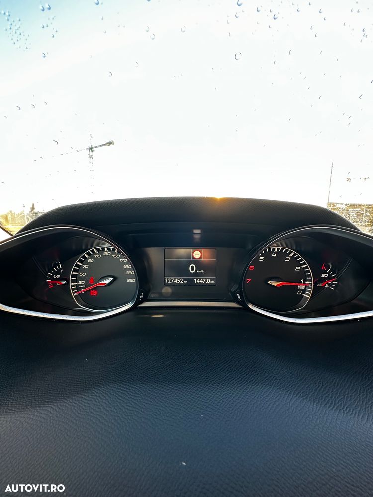 Peugeot 308 1.2 L PureTech Turbo Allure - 11