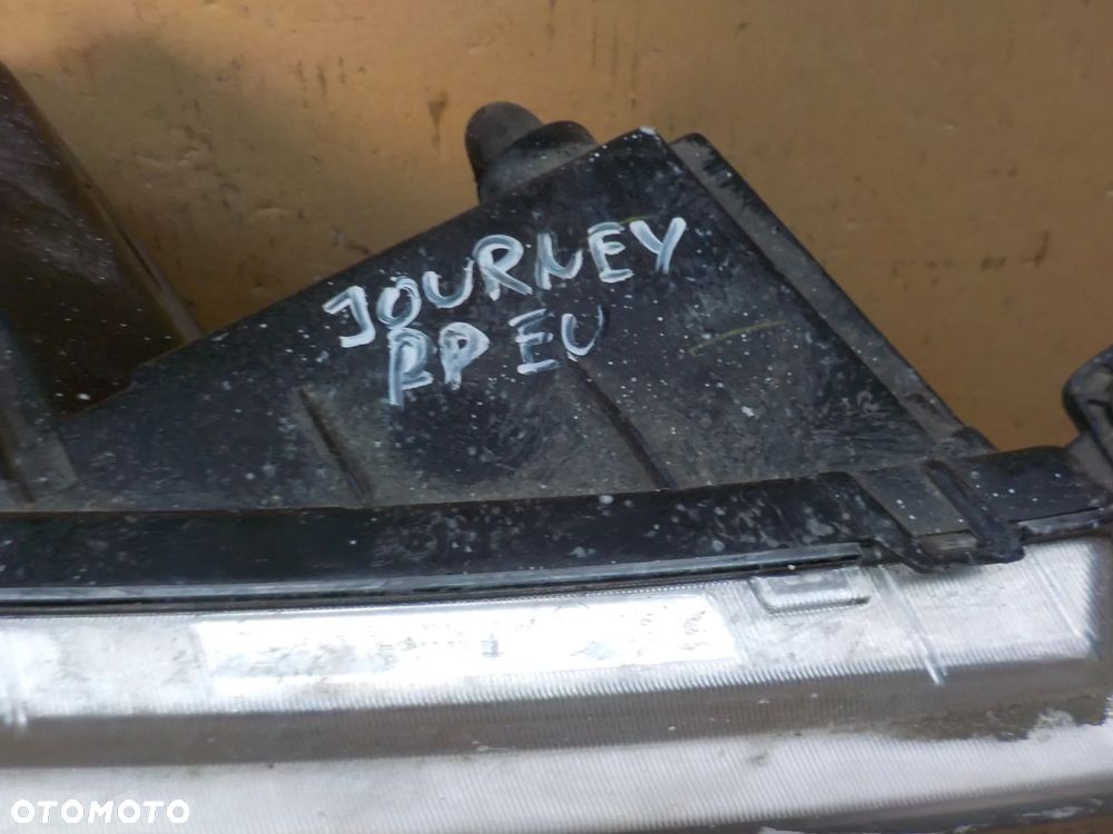 DODGE JOURNEY LAMPA PRAWA PRZÓD EUROPA - 3