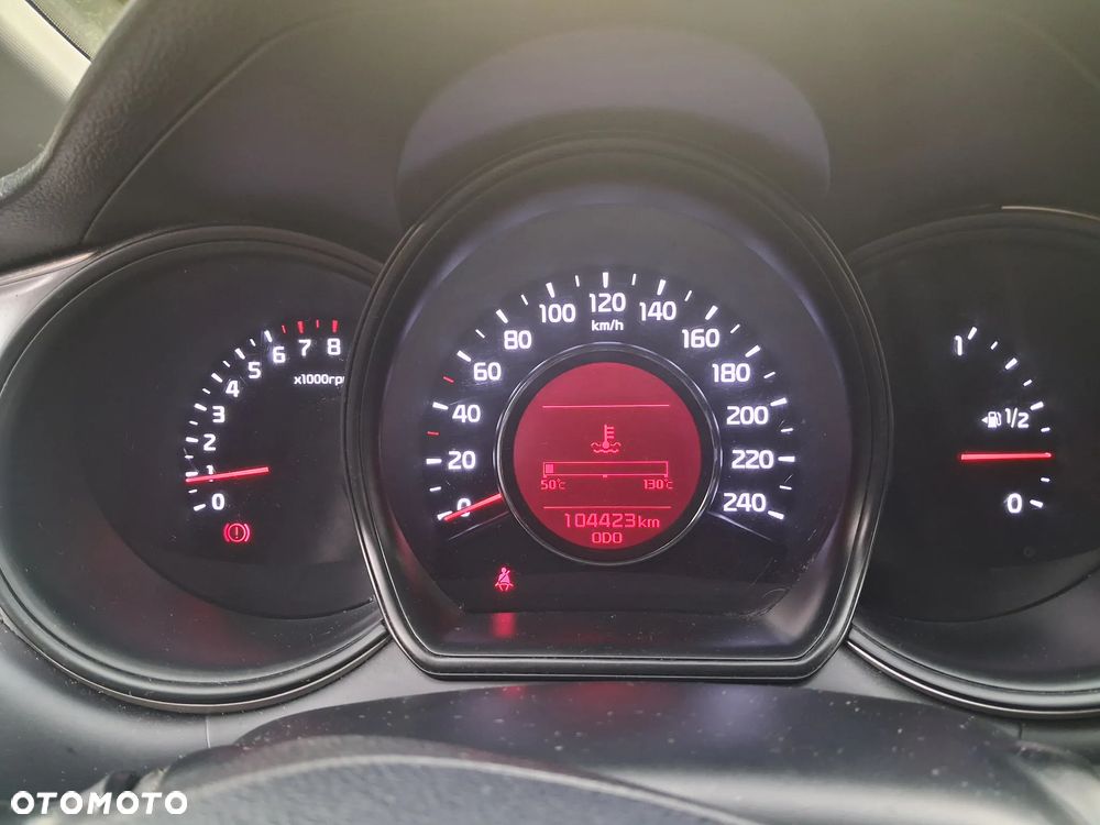 Kia Ceed - 8