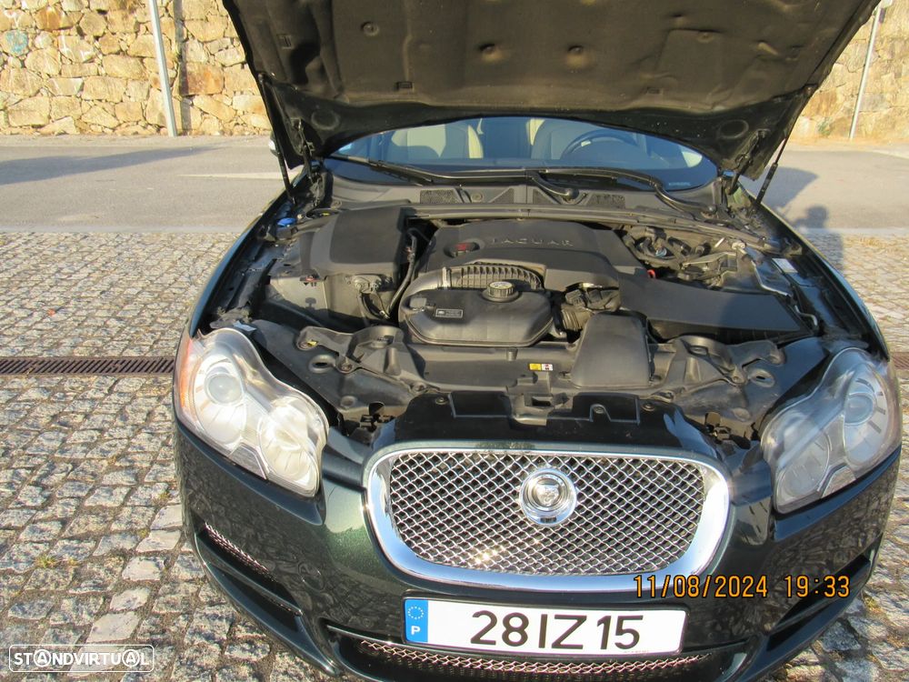 Jaguar XF 2.7 V6 Premium Luxury - 8