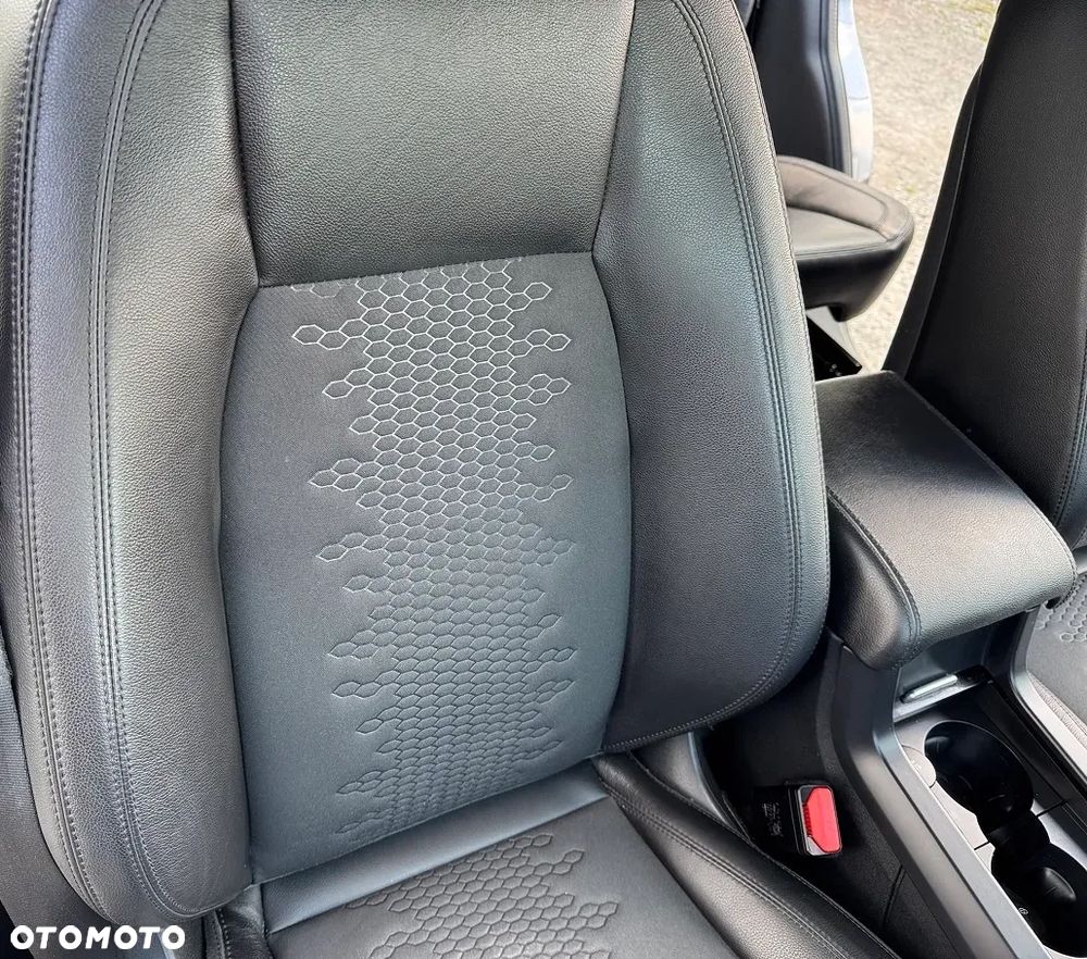 Land Rover Discovery Sport - 33