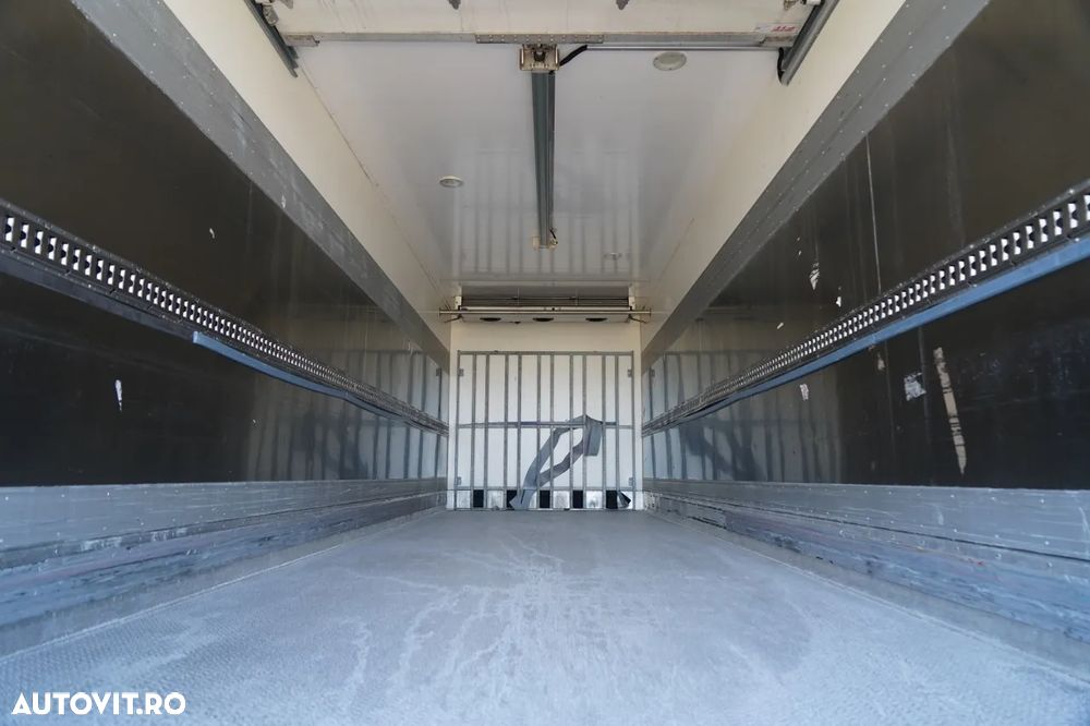 Renault T 430 / 6x2 / REFRIGERAT -9 M / UNITATE CARRIER SUPRA 1250 / platformă elevatoare / oblon rulant / punte de ridicare / direcție - 22
