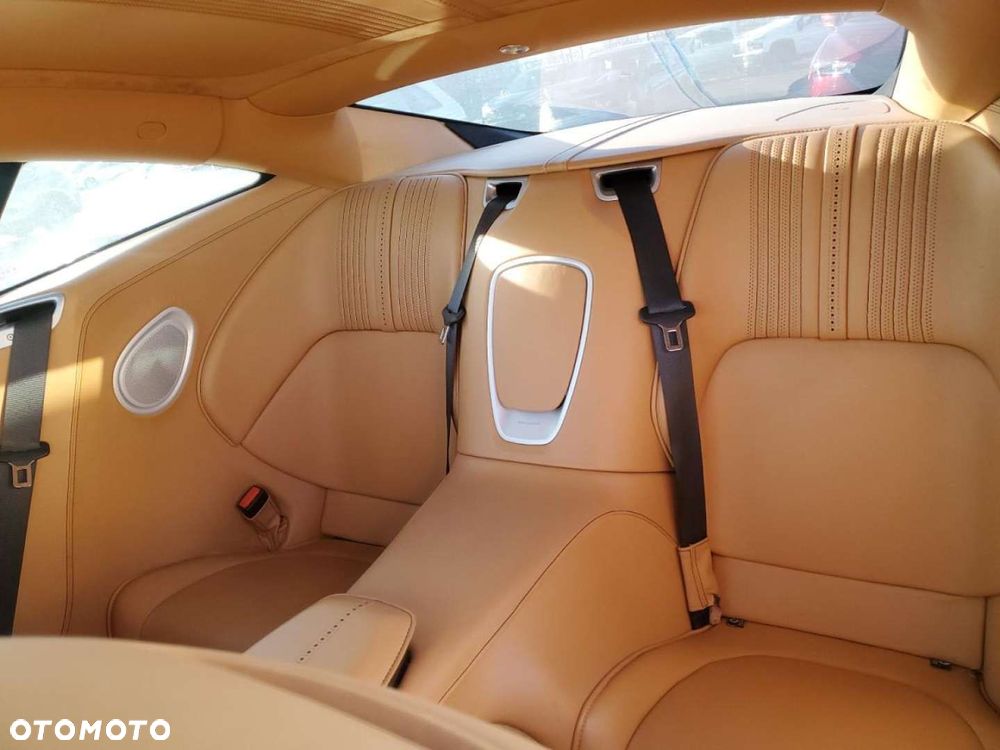 Aston Martin DB11 - 11