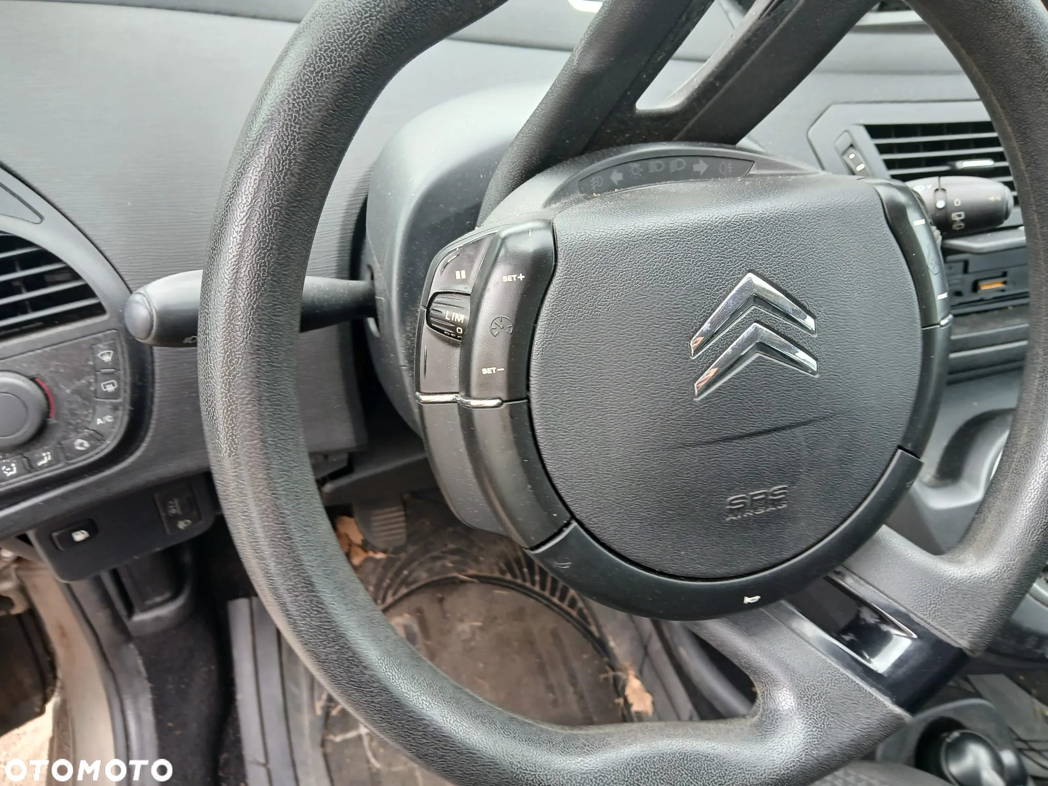 citroen C4 picasso KEBC fotel fotele kanapa deska kokpit podsufitka boczek boczki klamka podłokietnik - 4