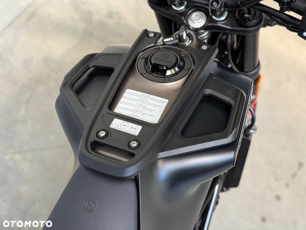 Husqvarna Svartpilen - 21