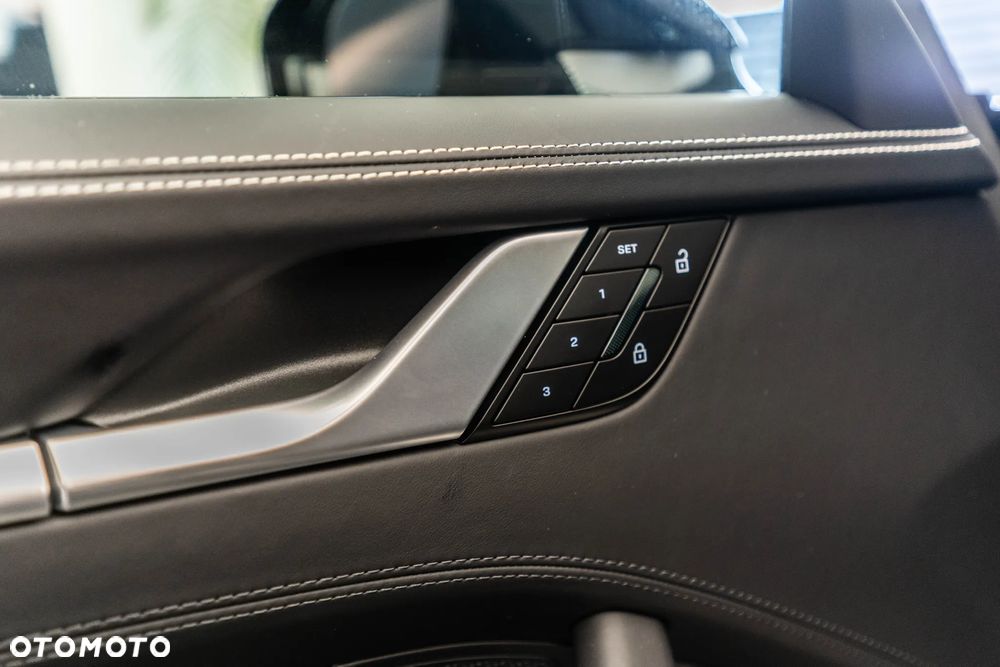 Porsche 911 Carrera 4S - 25