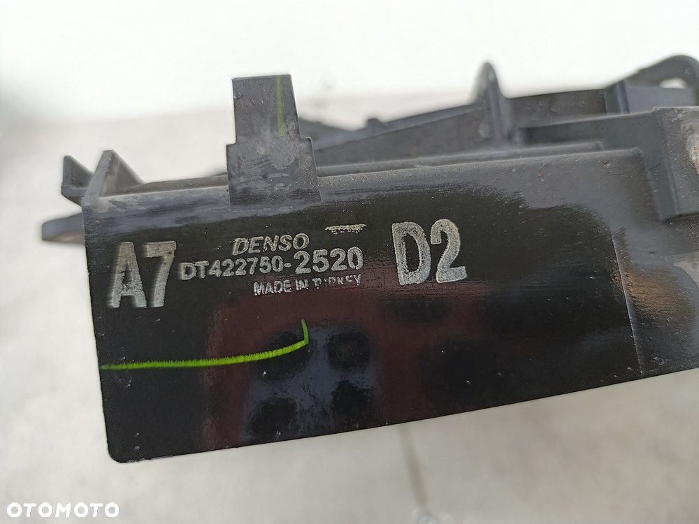 WENTYLATOR CHŁODNICY TOYOTA COROLLA VERSO II 422750-2520 DENSO 2.2 - 4