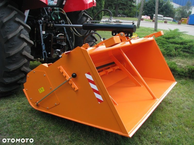 Piaskarka, posypywarka samozaładowcza PS-150 PS-200 POMAROL - 9