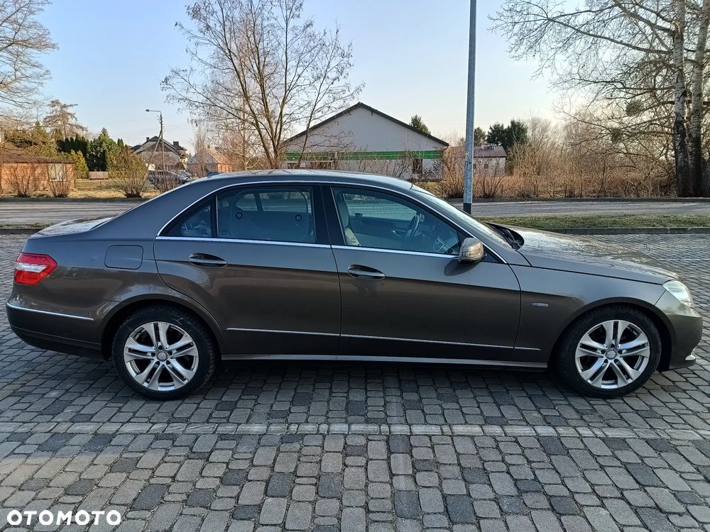 Mercedes-Benz Klasa E 250 CGI BlueEffICIENCY Avantgarde - 3
