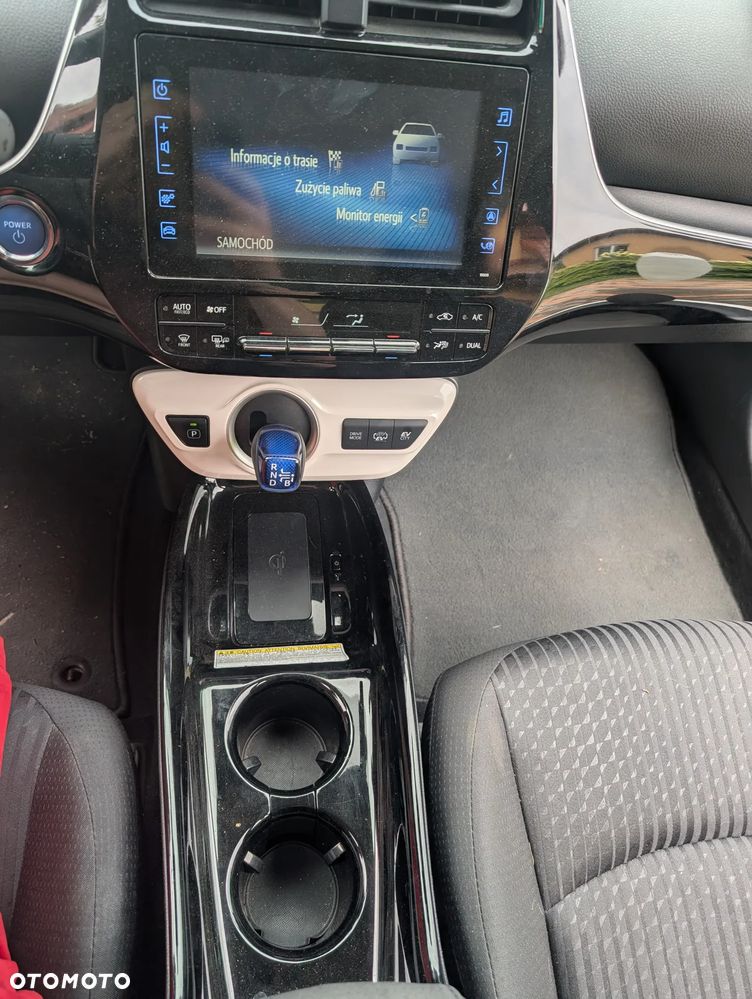 Toyota Prius Hybrid Solar - 14