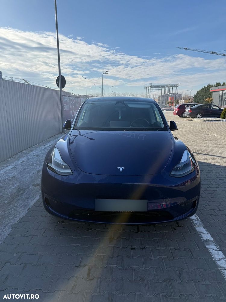 Tesla Model Y - 2