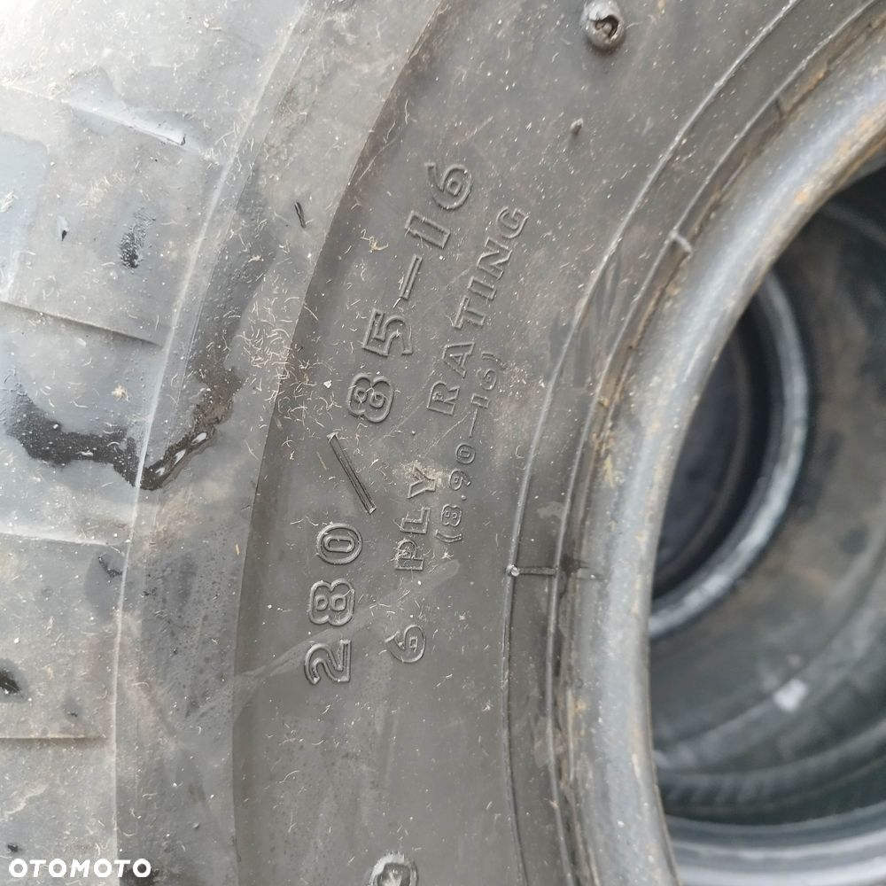 280/85/16 goodyear studded suregrip - 5