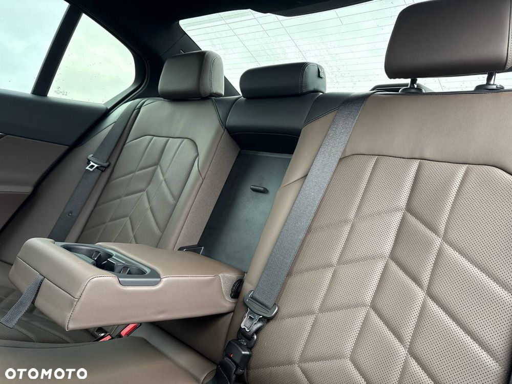 BMW Seria 5 520d xDrive - 24