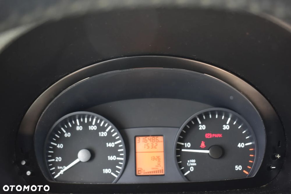 Mercedes-Benz Sprinter - 25