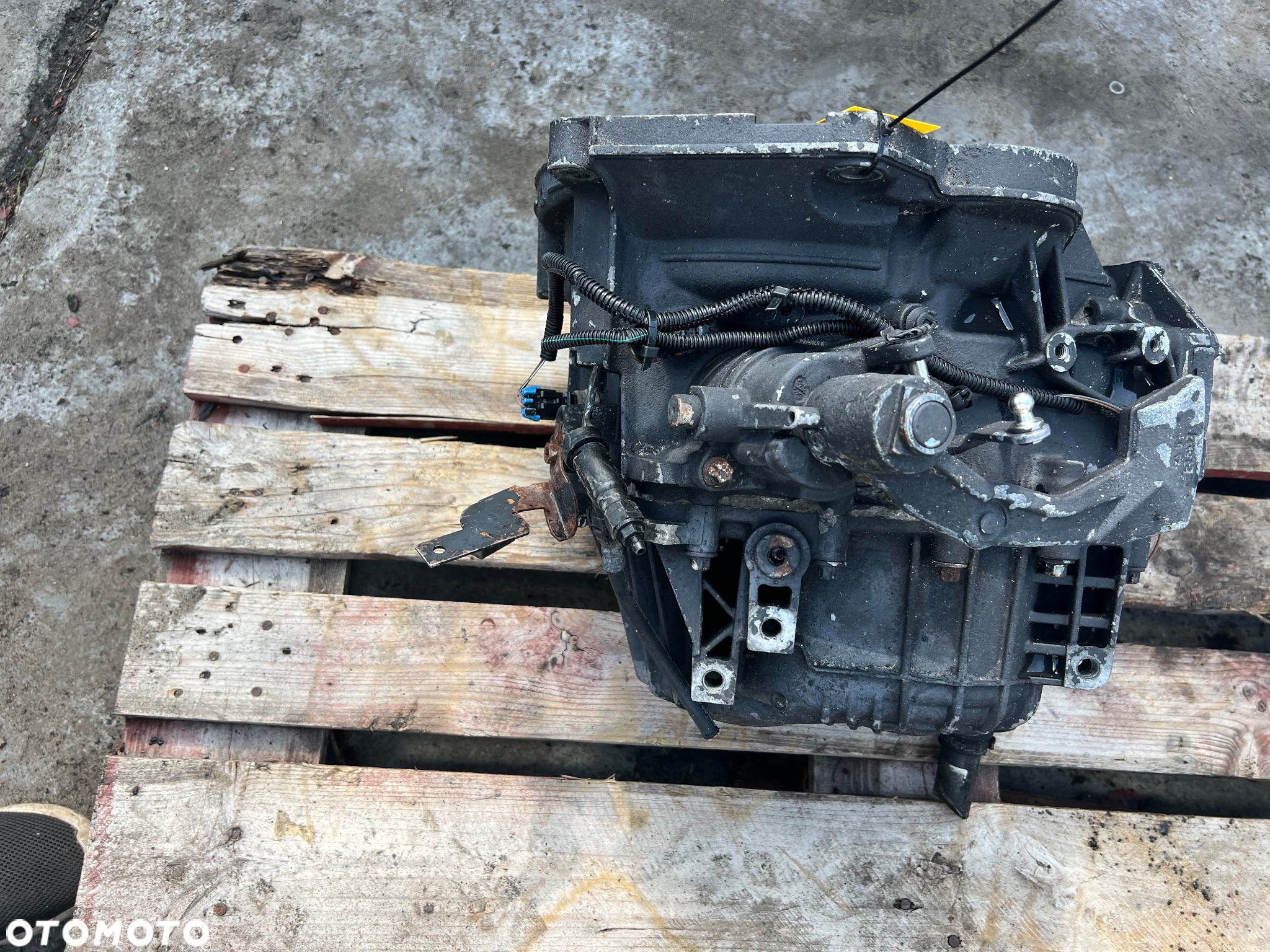 Skrzynia biegów Opel Zafira B Astra J Meriva Corsa 6biegow 1.3 CDTI M32  przebieg 72 tys km - 4