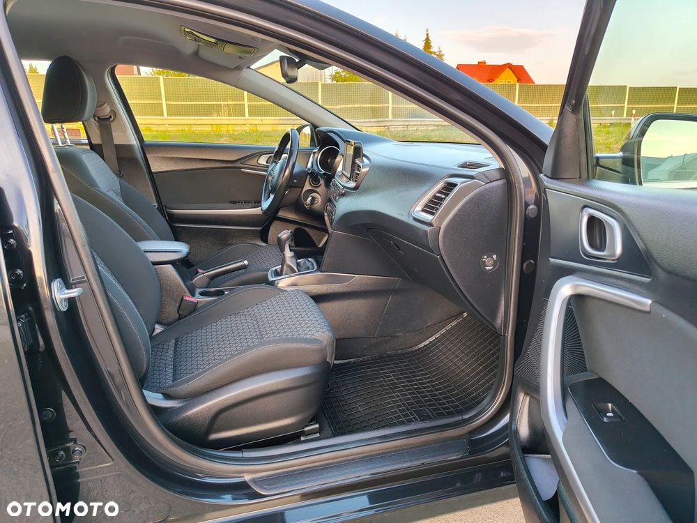 Kia Ceed 1.4 T-GDI L Business Line - 36