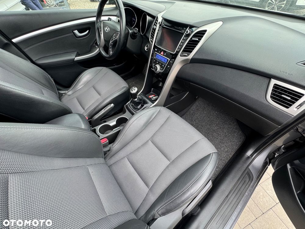 Hyundai i30 blue 1.6 CRDi YES Gold - 14