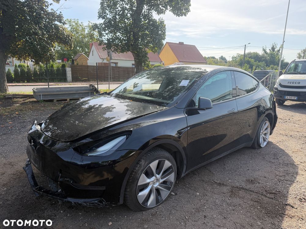 Tesla Model Y Long Range AWD - 1