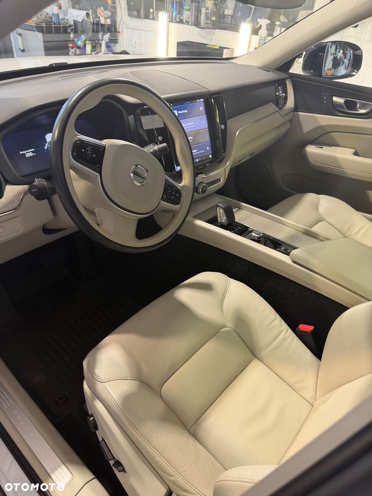 Volvo XC 60 B5 B AWD Plus Dark - 11