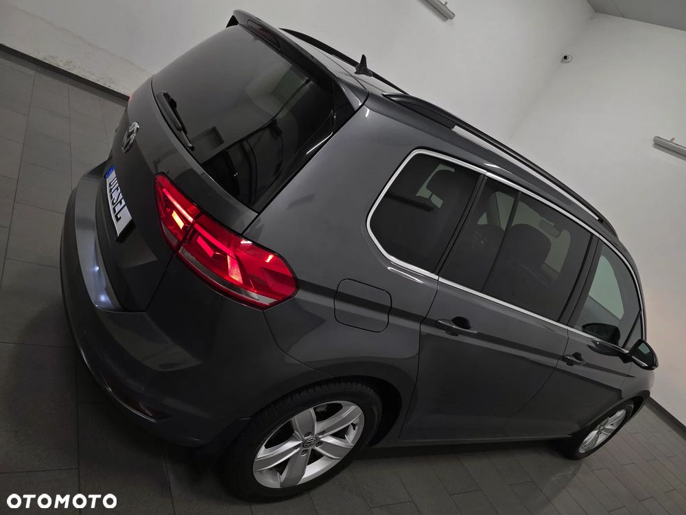 Volkswagen Touran - 36