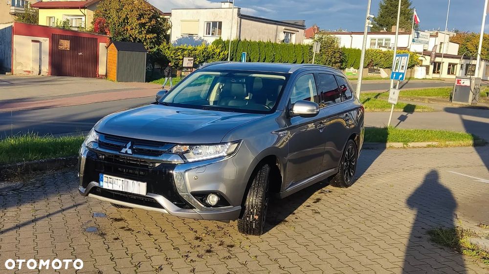 Mitsubishi Outlander Instyle NAVI + - 30