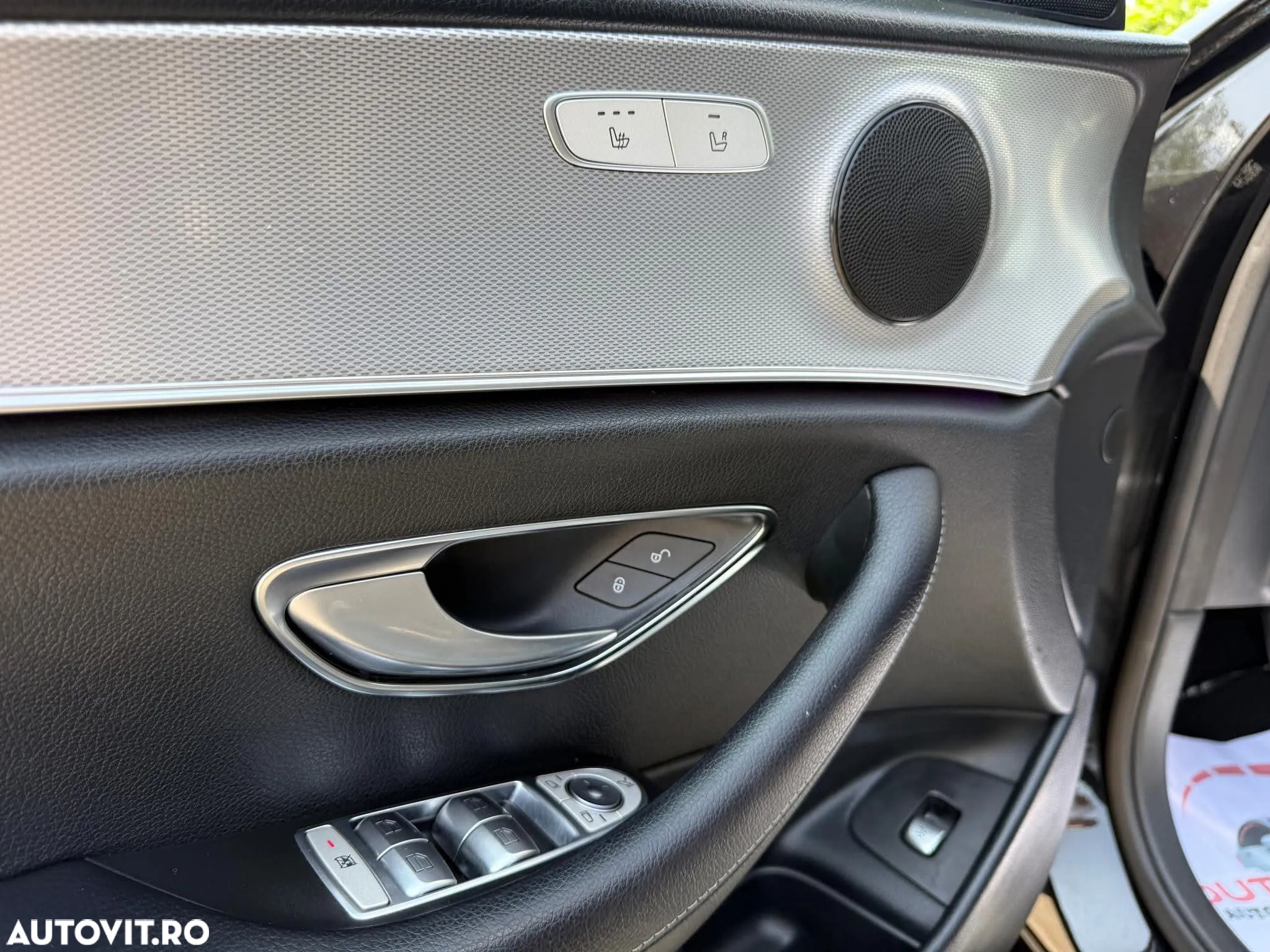 Mercedes-Benz E 220 d 4Matic T 9G-TRONIC Avantgarde - 12