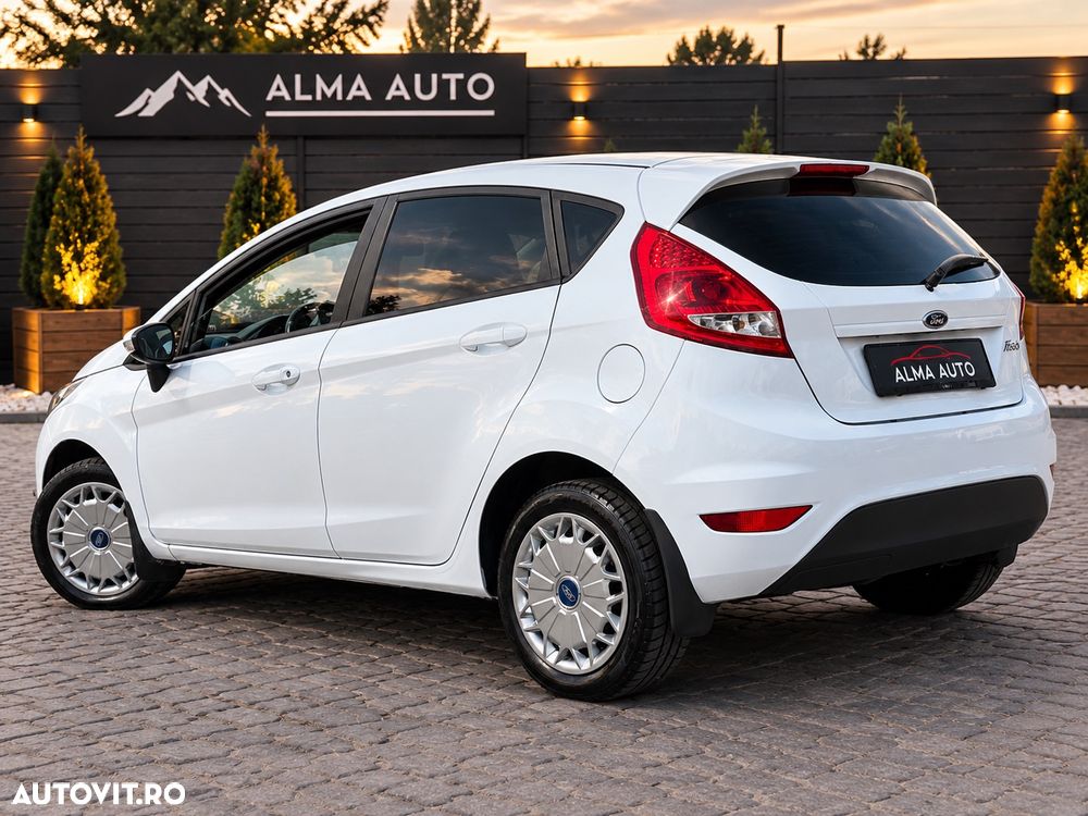 Ford Fiesta 2011 photo 3