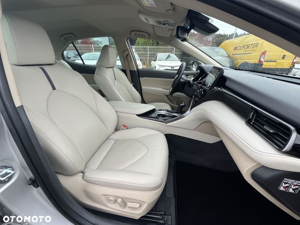 Toyota Camry 2.5 Hybrid Executive CVT - 33