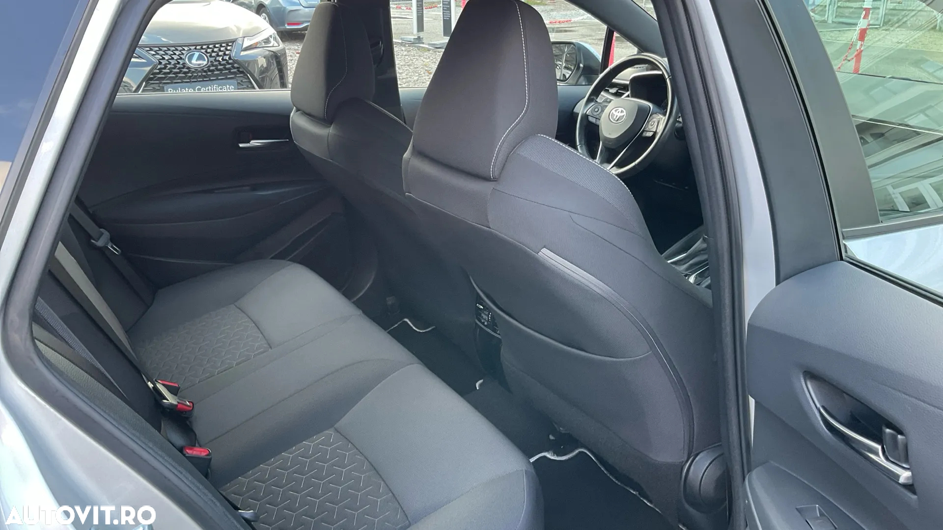 Toyota Corolla 1.8 HSD TS Dynamic - 11