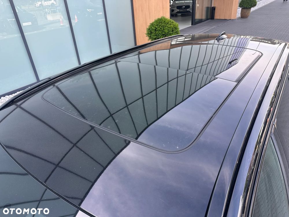Volvo V60 T8 AWD Plug-In Hybrid Ultra Dark - 13