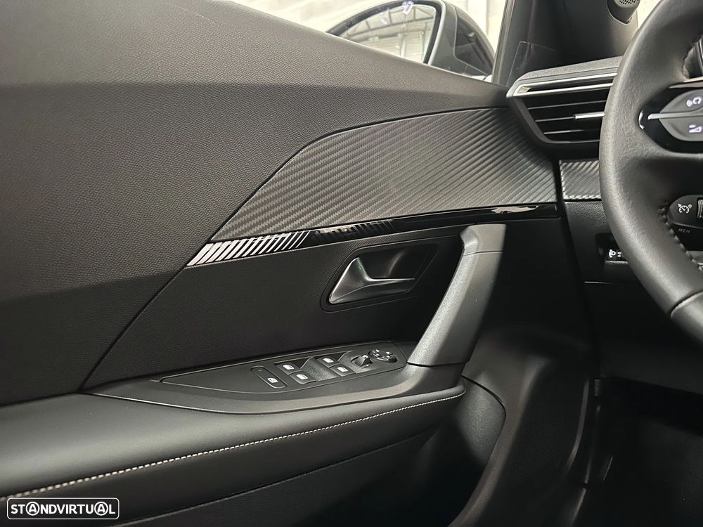 Peugeot 2008 1.2 PureTech Allure Pack EAT8 - 39