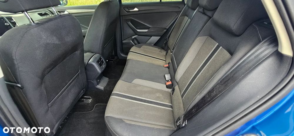 Volkswagen T-Roc - 11