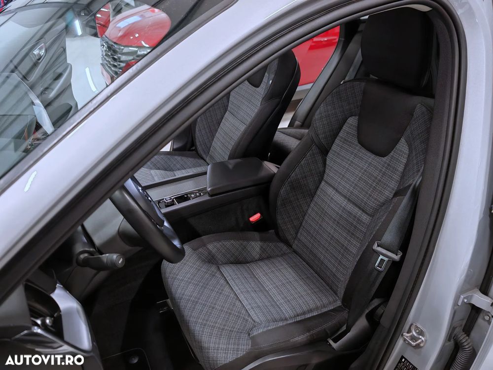 Volvo XC 60 B4 MHEV Momentum Pro - 26